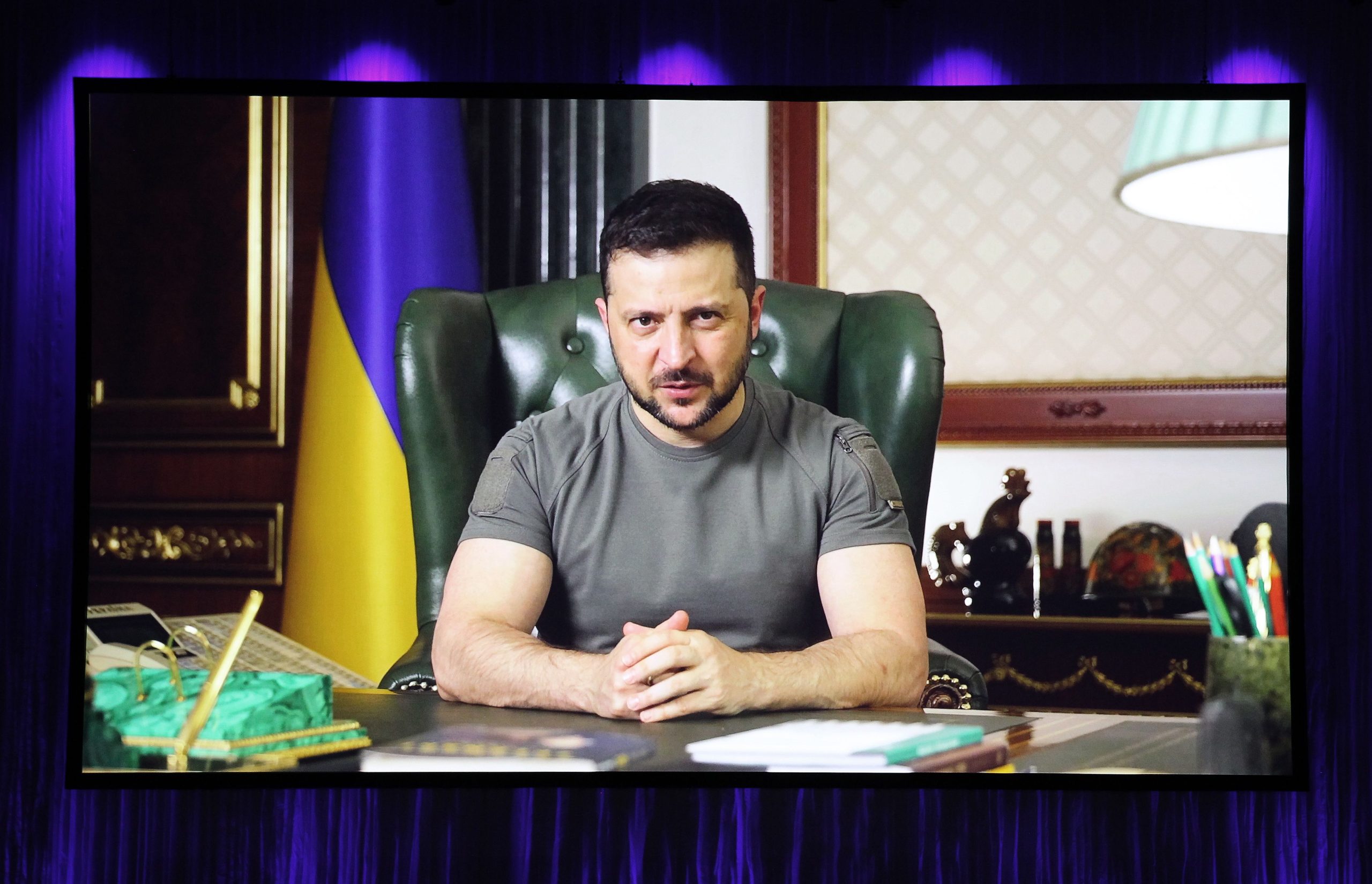 926 euros pour le président français : une décision qui déclenche l&rsquo;effondrement économique